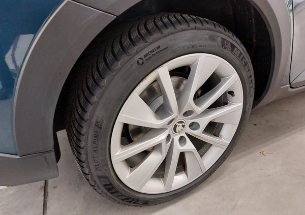 Skoda Superb cena 129900 przebieg: 191385, rok produkcji 2019 z Strzelno małe 704